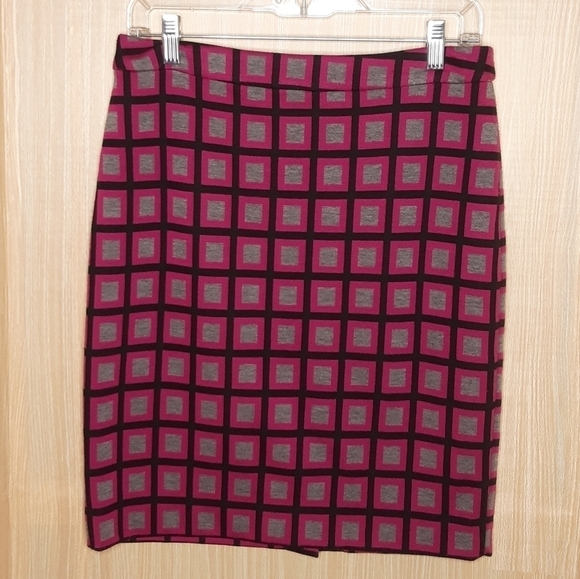 Halogen knit geometric pencil skirt.  Size 6 - Picture 1 of 5
